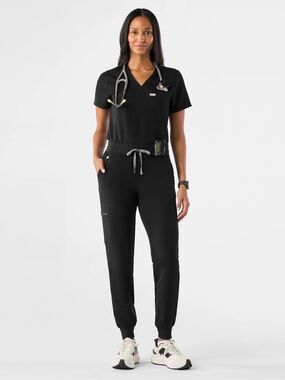 FIGS SET - Caterina One Pocket Scrub Tee and Zamora Jogger in Black - L